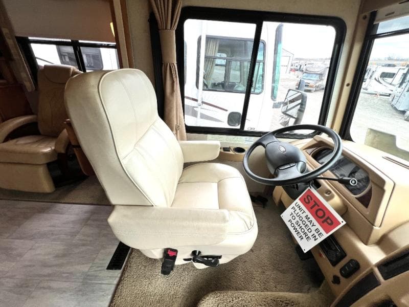 2013 Winnebago 2013 Winnebago Sightseer - thumbnail 8