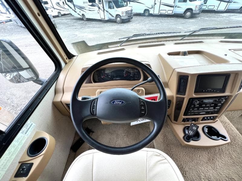 2013 Winnebago 2013 Winnebago Sightseer - thumbnail 9