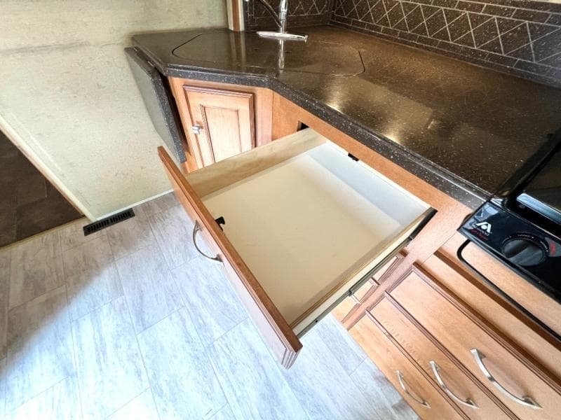 2013 Winnebago 2013 Winnebago Sightseer - thumbnail 22