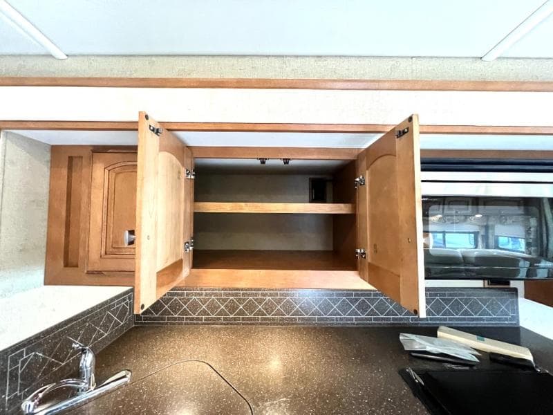 2013 Winnebago 2013 Winnebago Sightseer - thumbnail 23