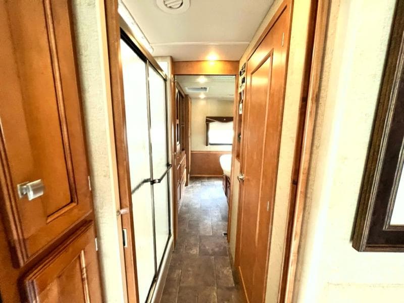 2013 Winnebago 2013 Winnebago Sightseer - thumbnail 27