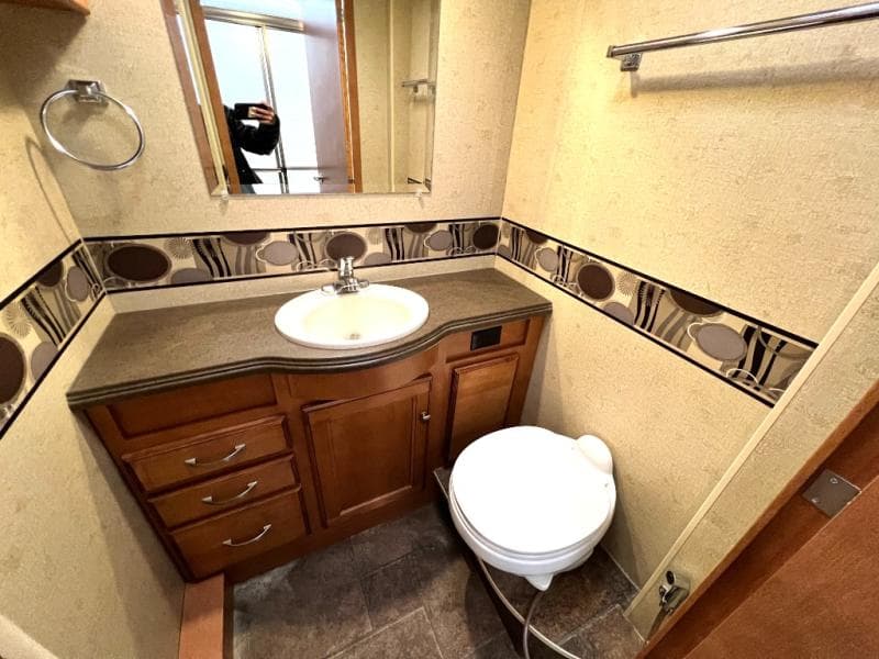 2013 Winnebago 2013 Winnebago Sightseer - thumbnail 31