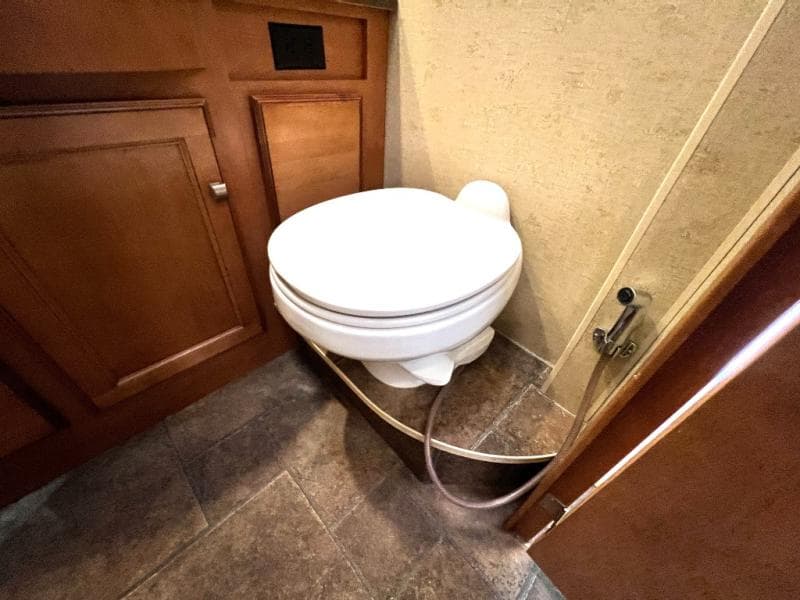 2013 Winnebago 2013 Winnebago Sightseer - thumbnail 32