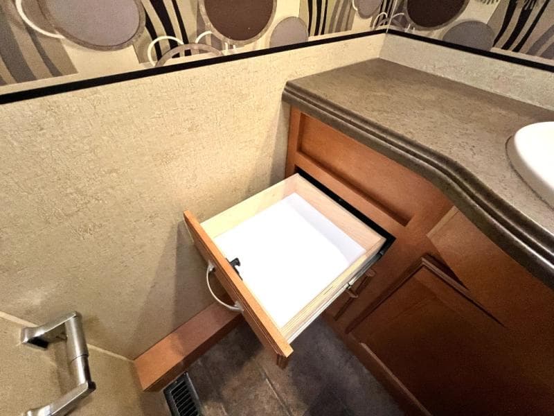 2013 Winnebago 2013 Winnebago Sightseer - thumbnail 34