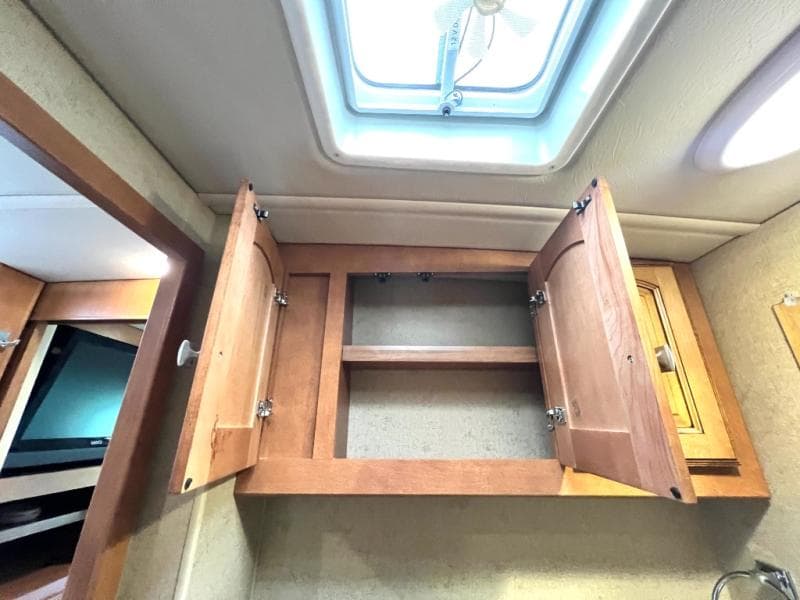 2013 Winnebago 2013 Winnebago Sightseer - thumbnail 35