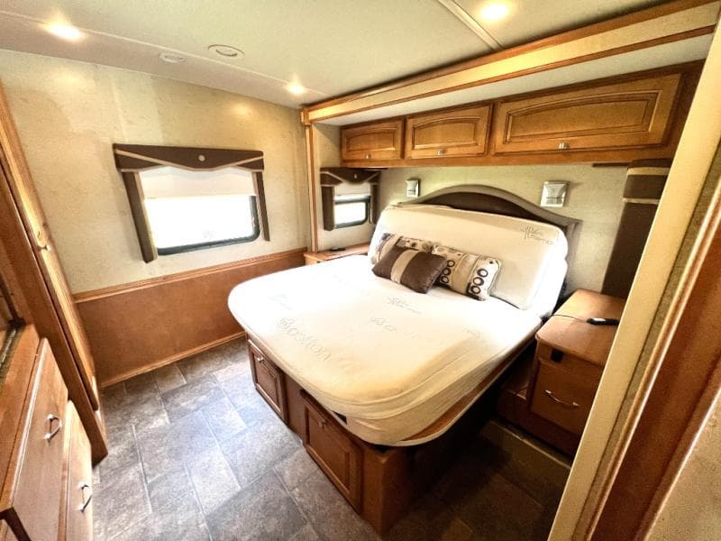 2013 Winnebago 2013 Winnebago Sightseer - thumbnail 36