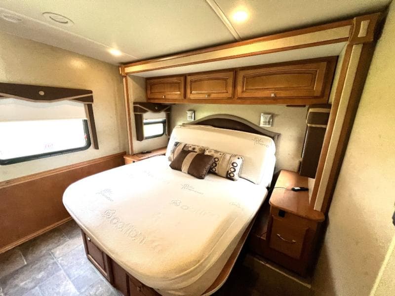 2013 Winnebago 2013 Winnebago Sightseer - thumbnail 37