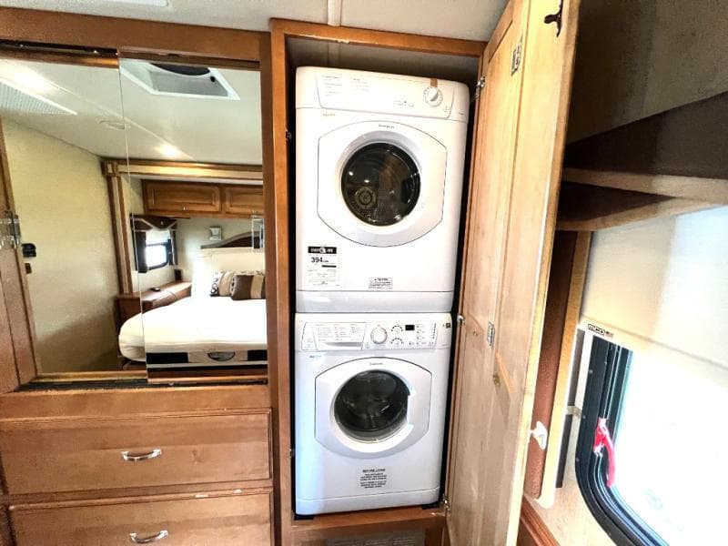 2013 Winnebago 2013 Winnebago Sightseer - thumbnail 40