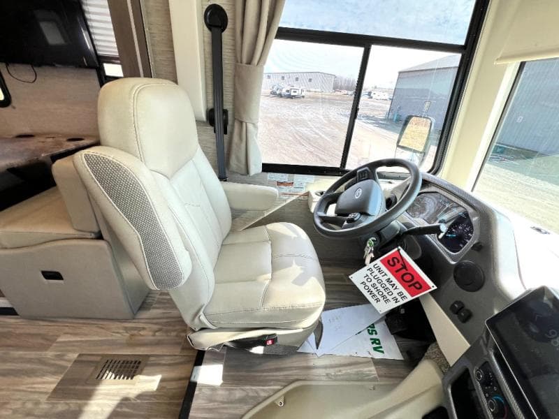 2022 Thor Motor Coach 2022 Thor Motor Coach Resonate - thumbnail 3