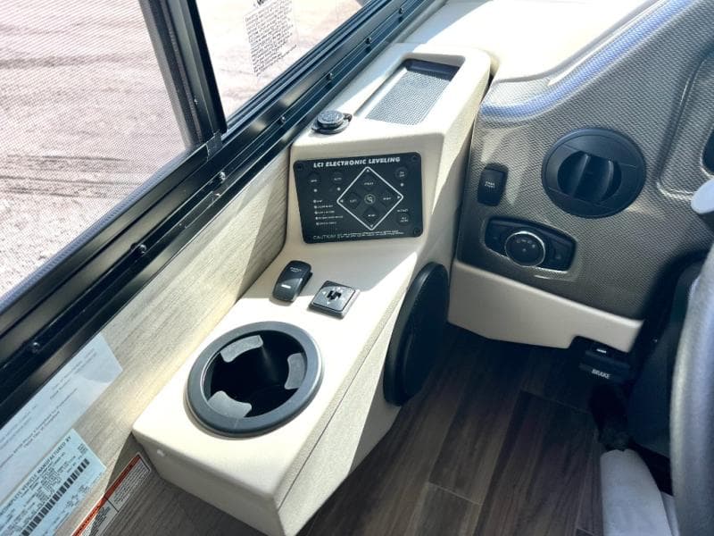 2022 Thor Motor Coach 2022 Thor Motor Coach Resonate - thumbnail 4