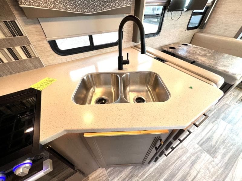 2022 Thor Motor Coach 2022 Thor Motor Coach Resonate - thumbnail 16