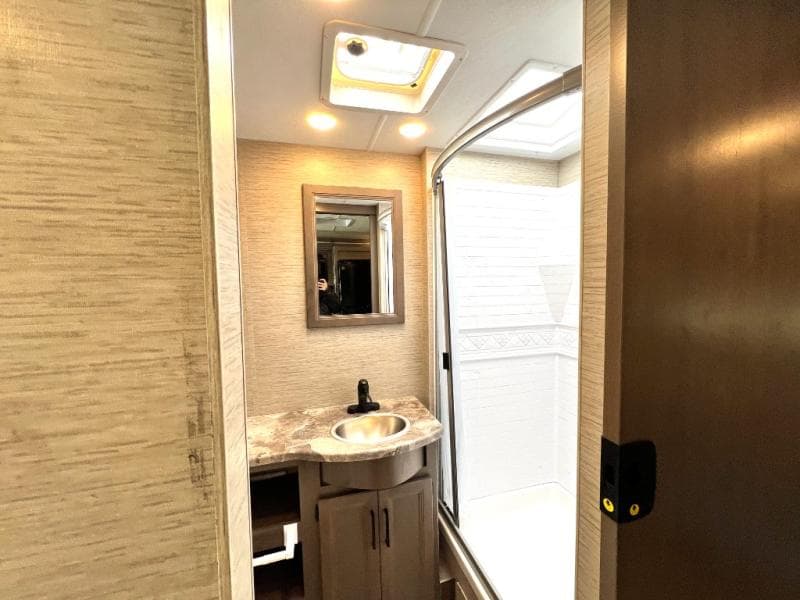 2022 Thor Motor Coach 2022 Thor Motor Coach Resonate - thumbnail 24