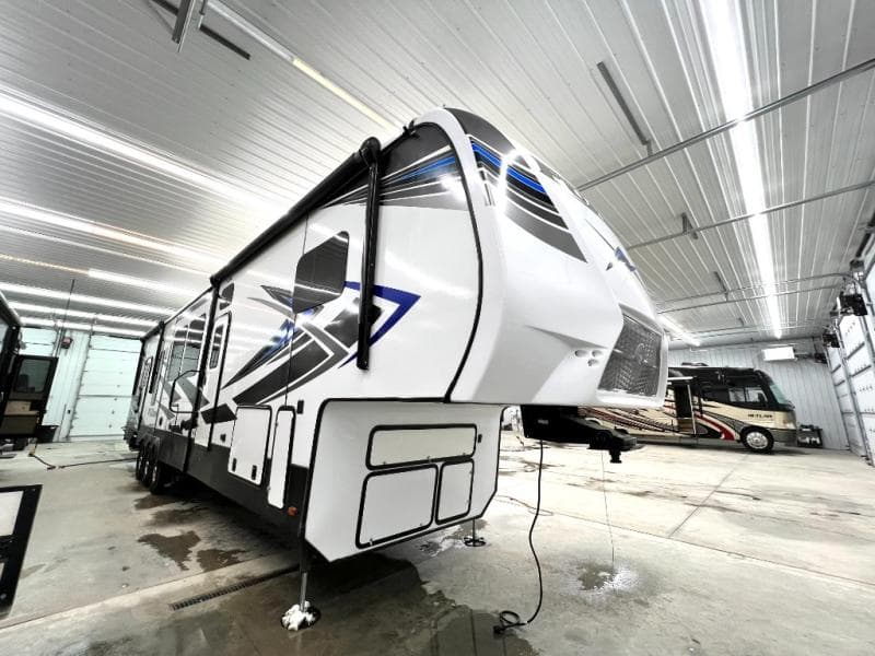 2021 Keystone 2021 Keystone Fuzion - thumbnail 3