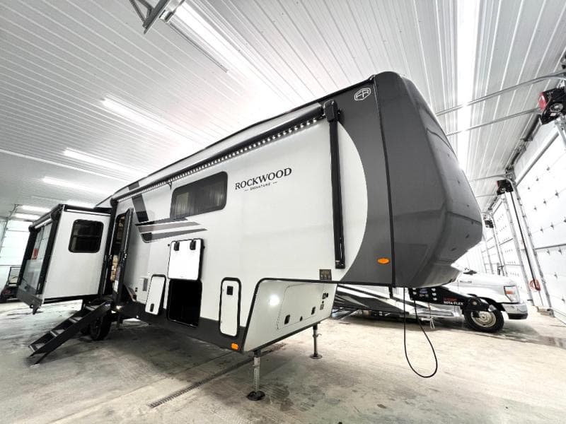 2026 Forest River 2026 Forest River Rockwood Signature - thumbnail 3