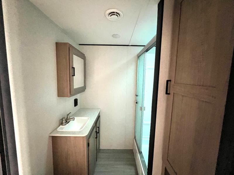 2022 Keystone 2022 Keystone KZ RV Hideout - thumbnail 29