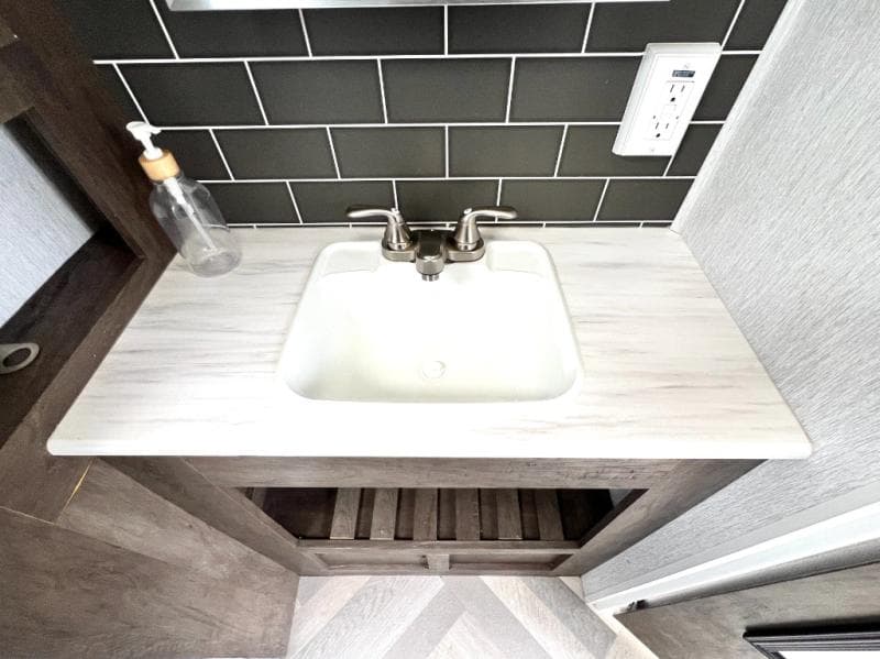 2022 Forest River 2022 Forest River Wildwood - thumbnail 37