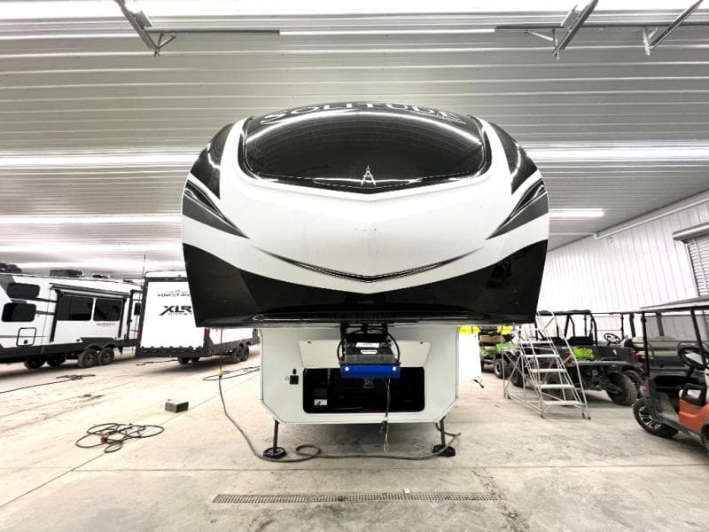 2023 Grand Design 2023 Grand Design Solitude - thumbnail 4