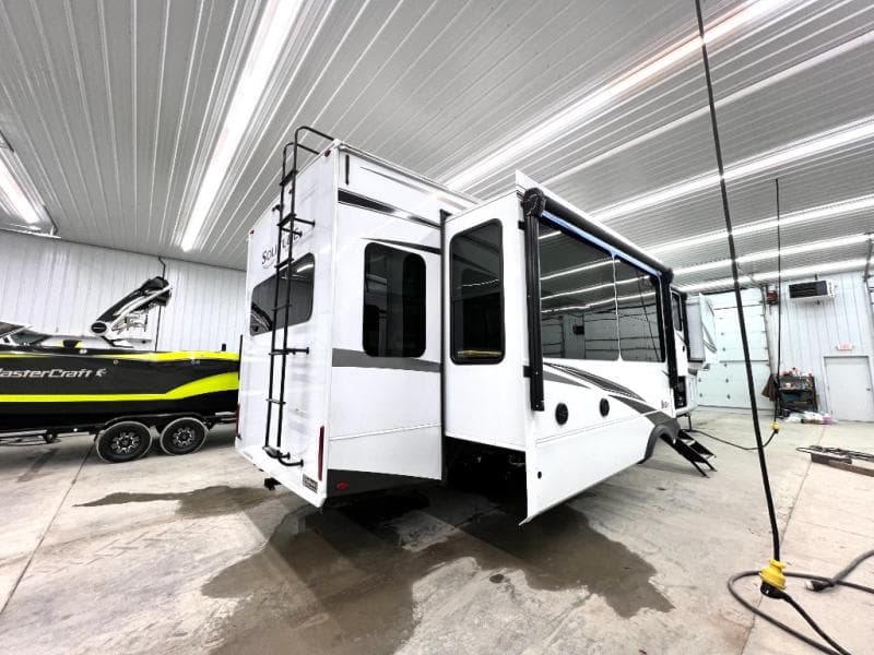 2023 Grand Design 2023 Grand Design Solitude - thumbnail 7