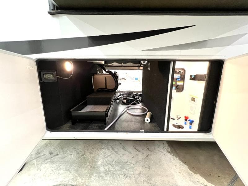 2023 Grand Design 2023 Grand Design Solitude - thumbnail 11