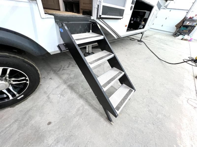 2023 Grand Design 2023 Grand Design Solitude - thumbnail 12