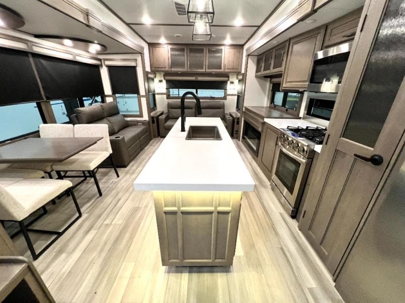 2023 Grand Design 2023 Grand Design Solitude - thumbnail 14