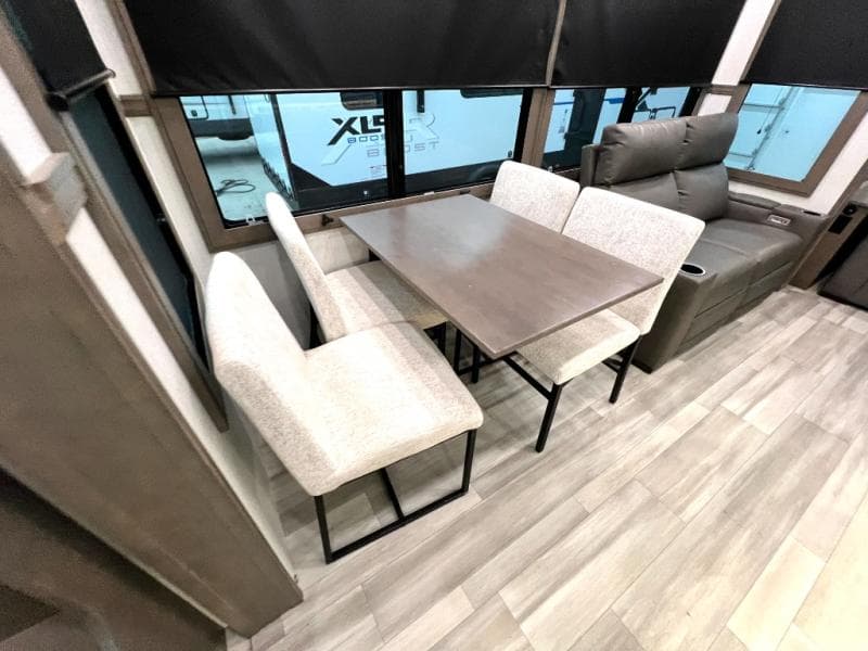 2023 Grand Design 2023 Grand Design Solitude - thumbnail 17