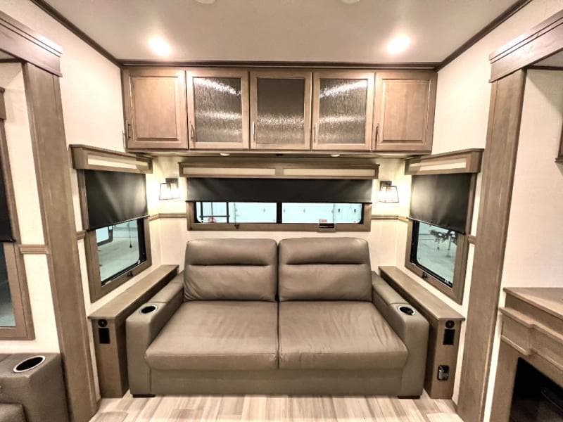 2023 Grand Design 2023 Grand Design Solitude - thumbnail 19