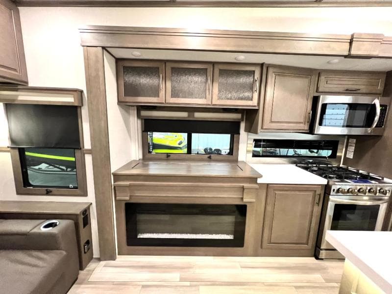 2023 Grand Design 2023 Grand Design Solitude - thumbnail 20