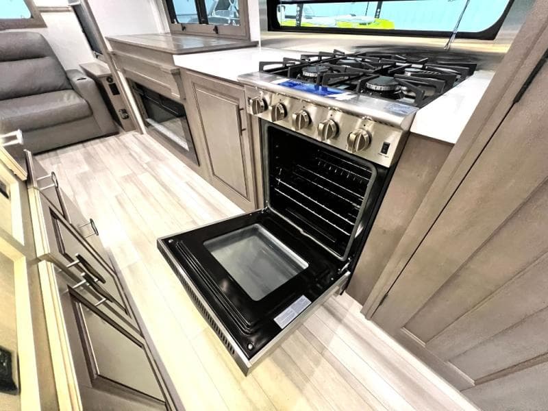 2023 Grand Design 2023 Grand Design Solitude - thumbnail 27