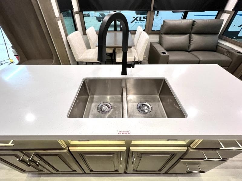 2023 Grand Design 2023 Grand Design Solitude - thumbnail 28