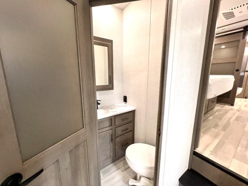 2023 Grand Design 2023 Grand Design Solitude - thumbnail 32