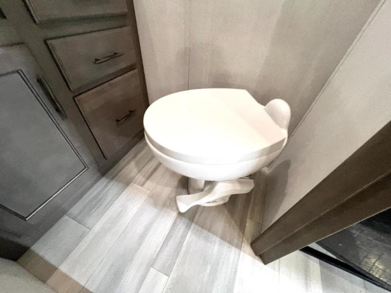 2023 Grand Design 2023 Grand Design Solitude - thumbnail 33