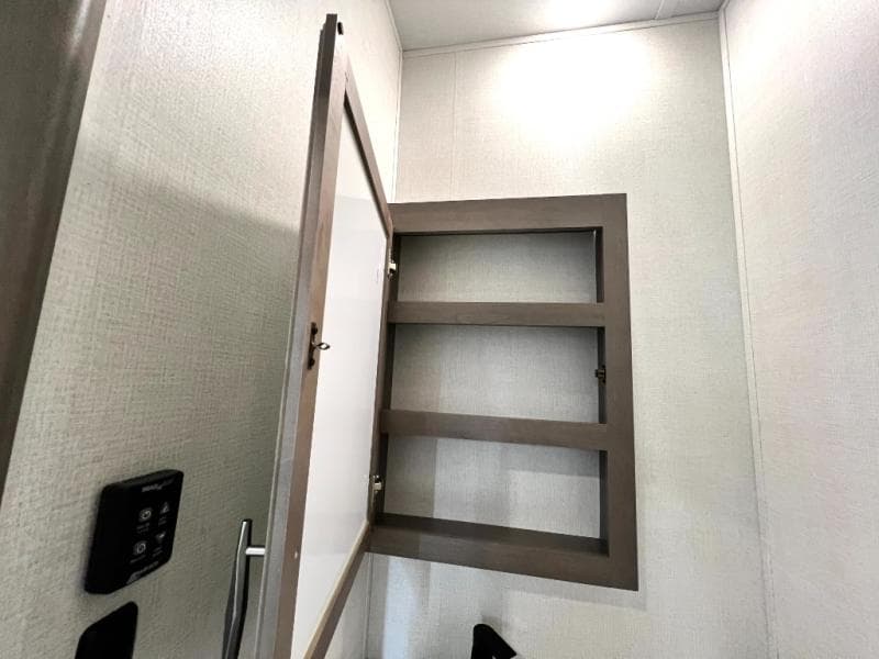 2023 Grand Design 2023 Grand Design Solitude - thumbnail 34