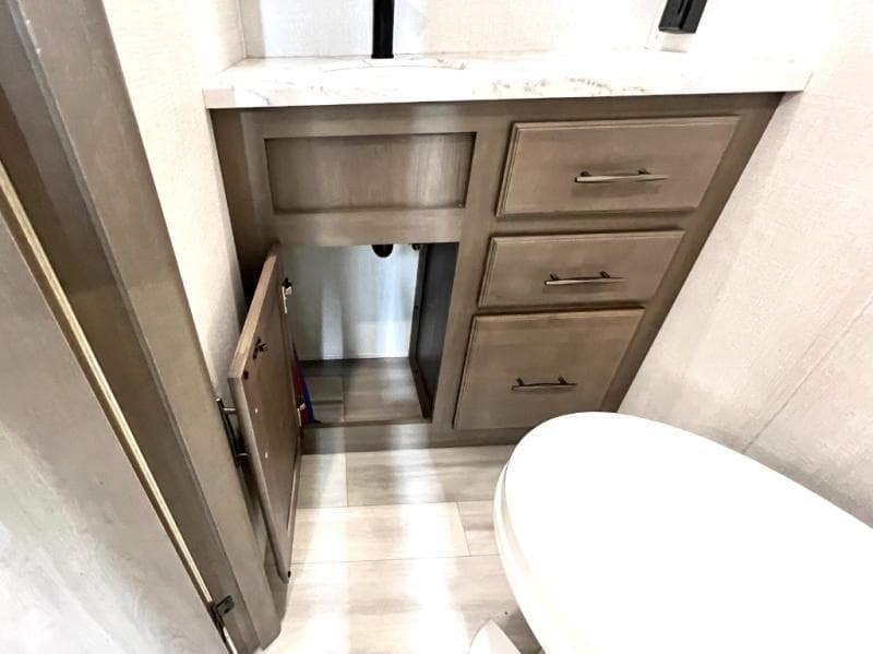 2023 Grand Design 2023 Grand Design Solitude - thumbnail 36