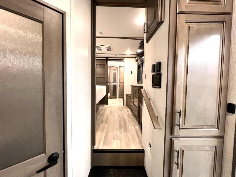 2023 Grand Design 2023 Grand Design Solitude - thumbnail 37