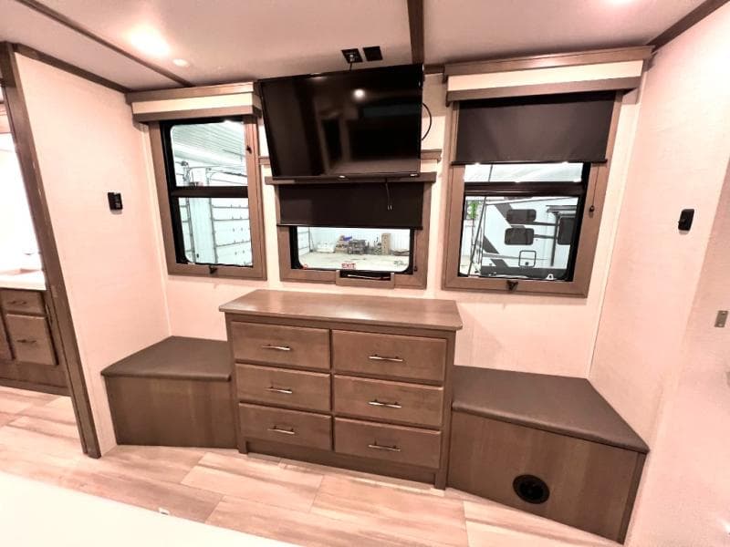 2023 Grand Design 2023 Grand Design Solitude - thumbnail 40