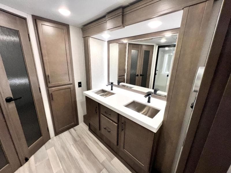 2023 Grand Design 2023 Grand Design Solitude - thumbnail 45