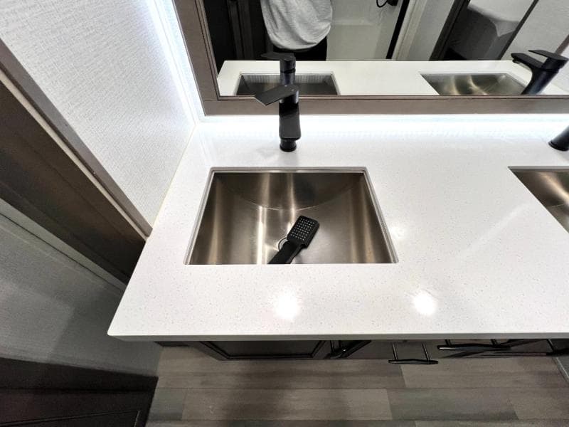 2023 Grand Design 2023 Grand Design Solitude - thumbnail 47