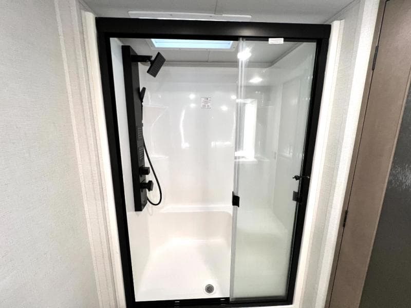 2023 Grand Design 2023 Grand Design Solitude - thumbnail 50