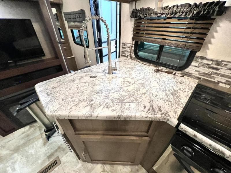 2018 Forest River 2018 Forest River Surveyor - thumbnail 13