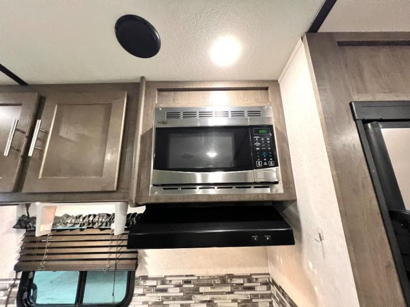 2018 Forest River 2018 Forest River Surveyor - thumbnail 17