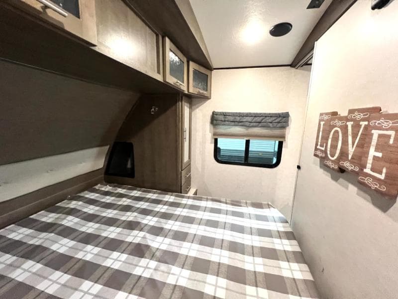 2018 Forest River 2018 Forest River Surveyor - thumbnail 32