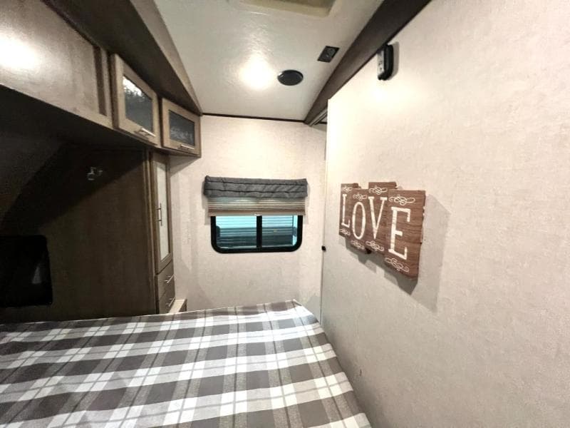 2018 Forest River 2018 Forest River Surveyor - thumbnail 33