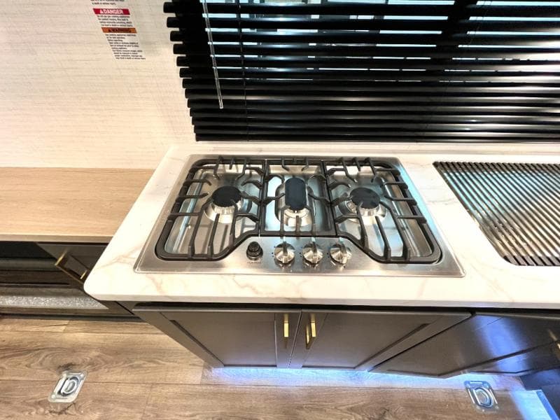 2026 Forest River 2026 Forest River Xlr Boost Toy Hauler - thumbnail 17