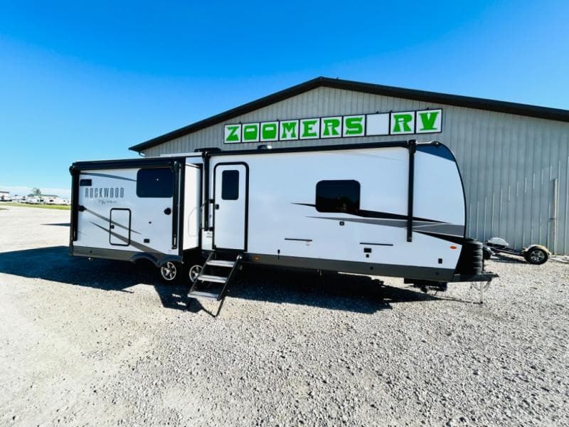 2024 Forest River 2024 Forest River Rockwood Ultra Lite - thumbnail 3