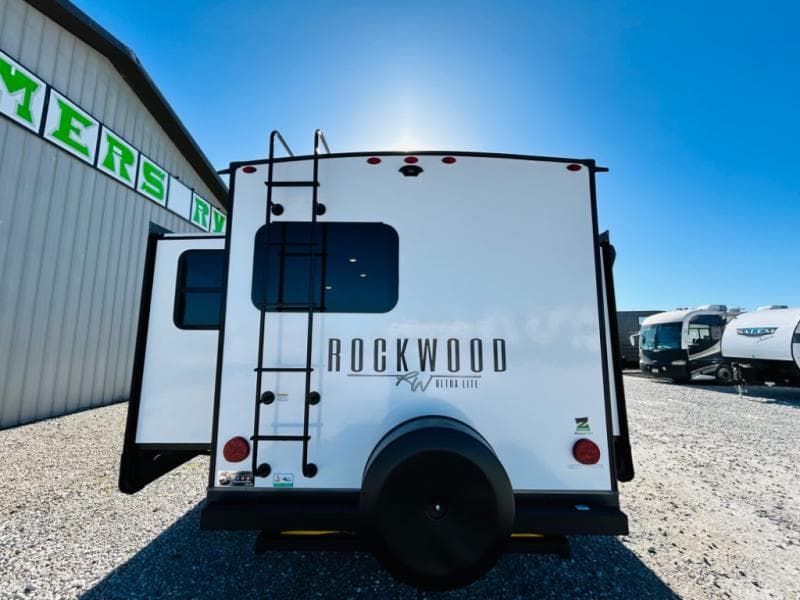 2024 Forest River 2024 Forest River Rockwood Ultra Lite - thumbnail 6