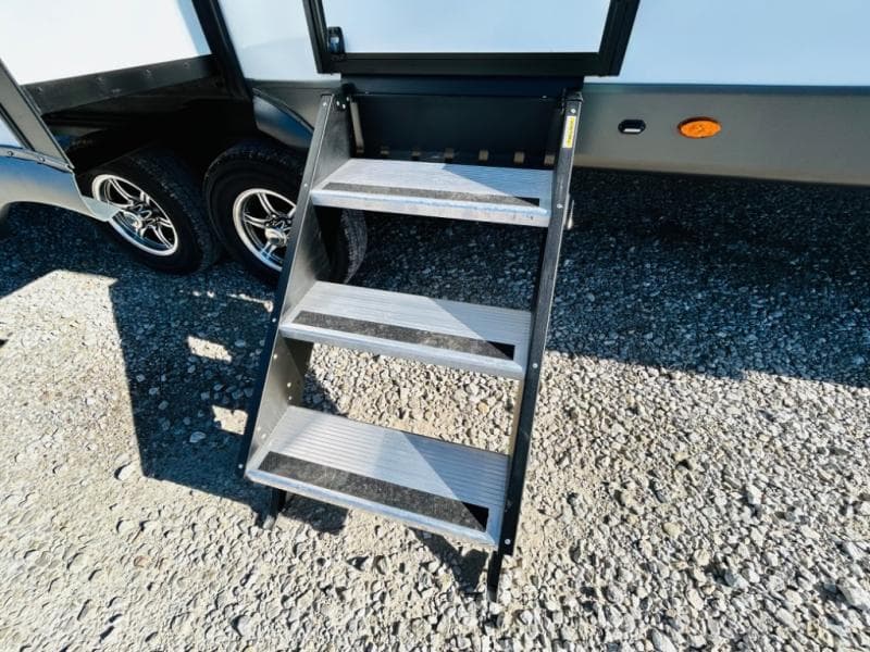 2024 Forest River 2024 Forest River Rockwood Ultra Lite - thumbnail 12