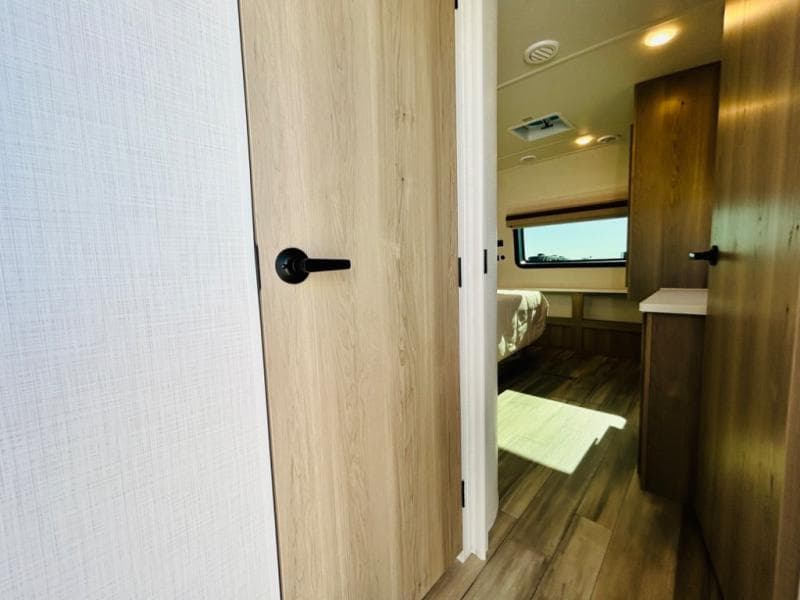 2024 Forest River 2024 Forest River Rockwood Ultra Lite - thumbnail 18