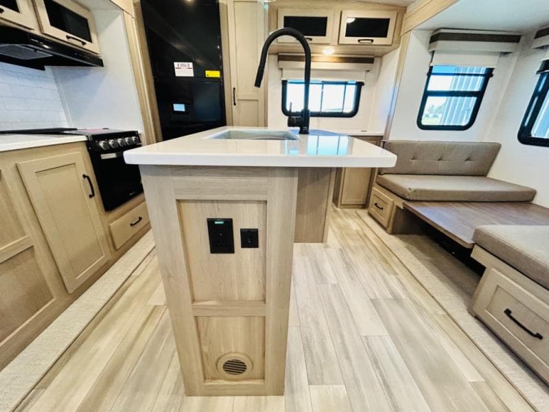 2024 Forest River 2024 Forest River Rockwood Ultra Lite - thumbnail 23