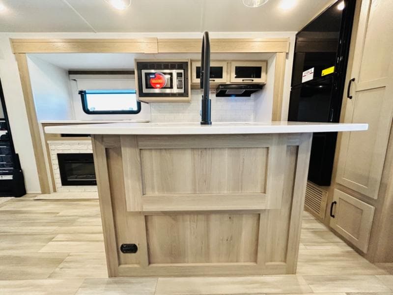 2024 Forest River 2024 Forest River Rockwood Ultra Lite - thumbnail 24